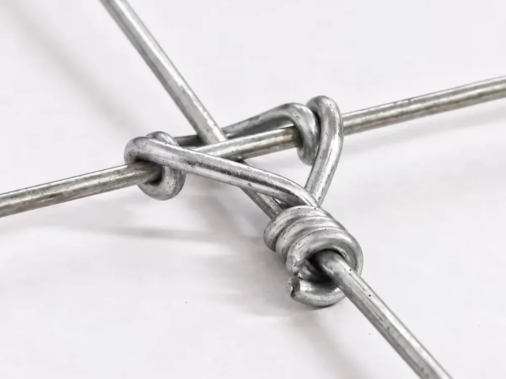 Fixed knot: a separate wire locks each line and stay wire crossing