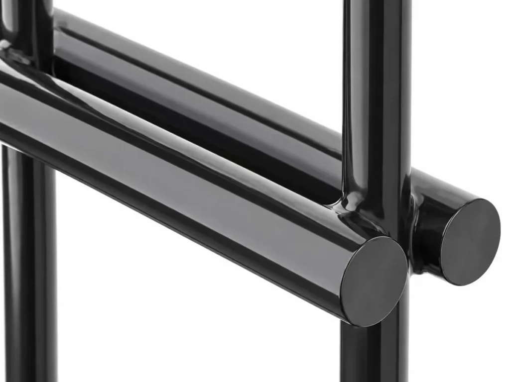 Twin horizontal wires welded either side of each vertical wire