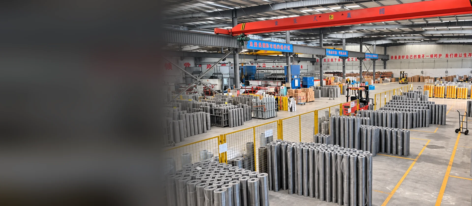 Tongwei wire mesh factory in Anping, Hebei, with stainless steel mesh rolls in stock