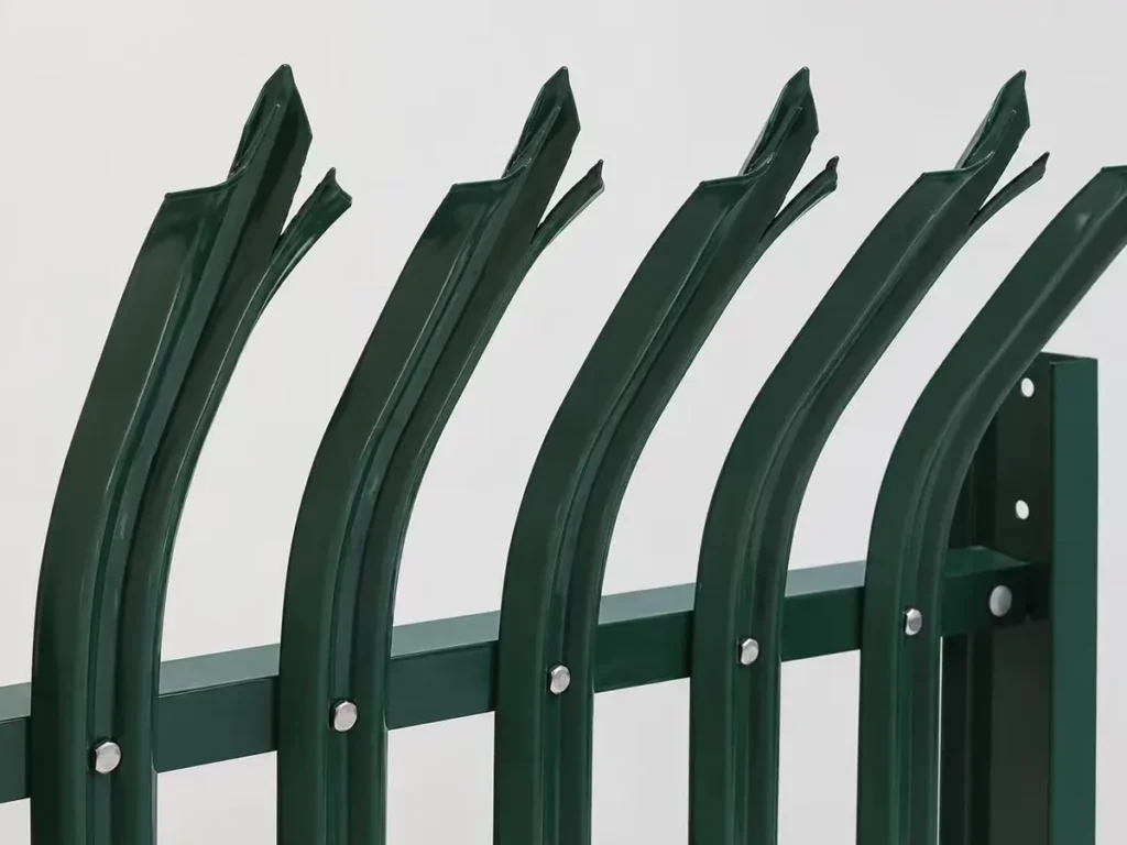 Triple-pointed, splayed pale tops in green powder coating