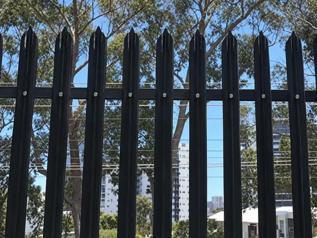 W section pales bolted to the horizontal rail with security bolts